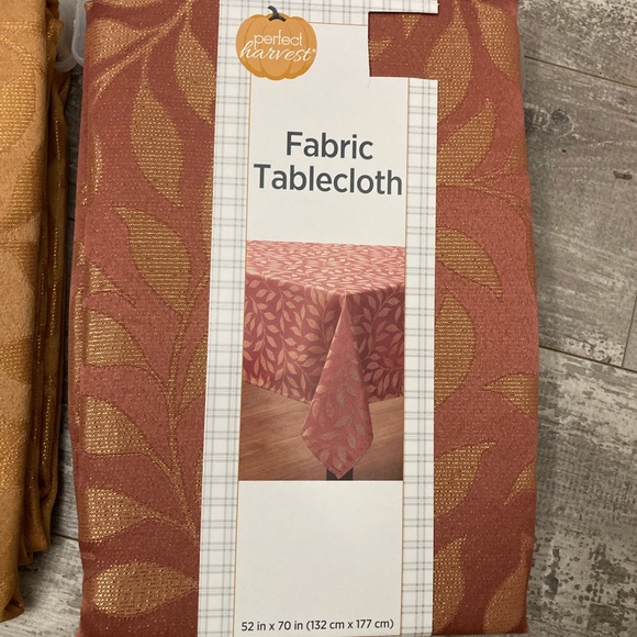 NWT Leaf Shimmer Imprint Classy Fabric Table Cloth - Picture 3 of 10